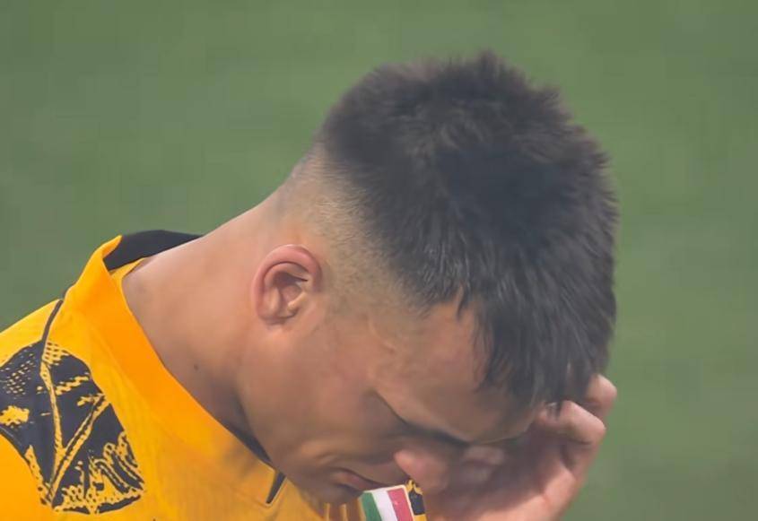 两球领先被逆转!国米队长扔袖标自责,家庭变故下他能否再站起来?